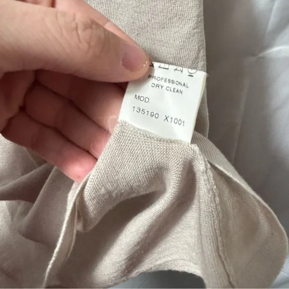 Gucci Women’s XS Beige Cream Pure New Wool Made in Italy V Neck Sleeveless Top - Picture 5 of 5